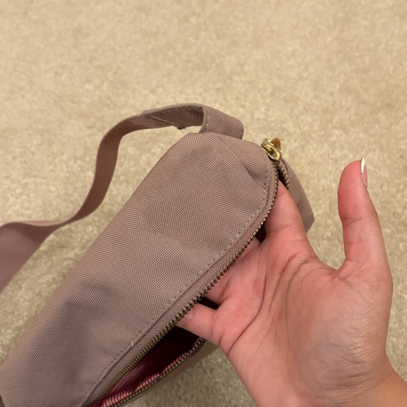 Herschel Fifteen Hip Pack (2L) in Ash Rose - Picture 5 of 5